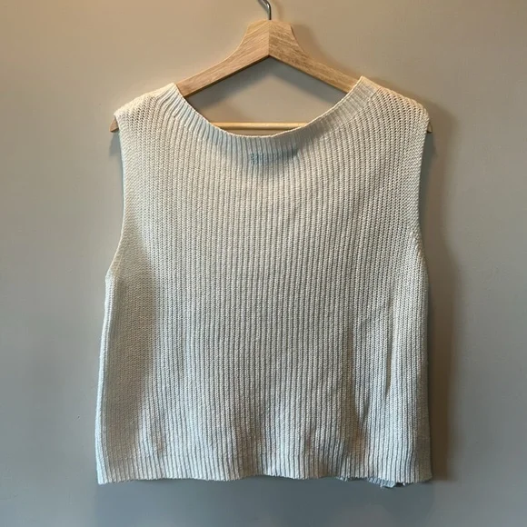 Side Buttons Ribbed Sweater Vest - Picture 4 of 5